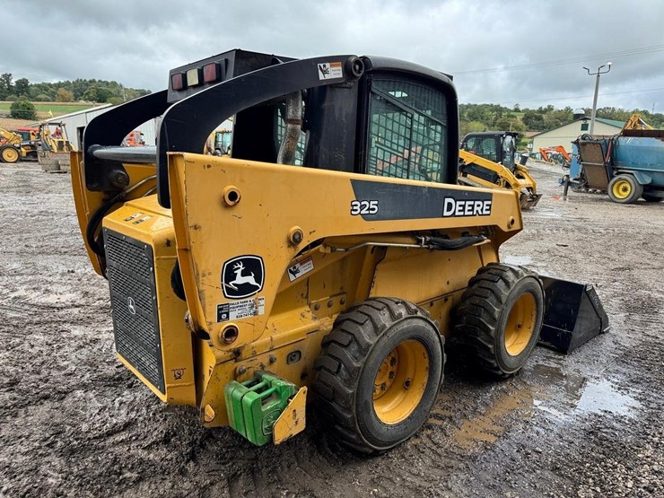 john-deere-325-image-6