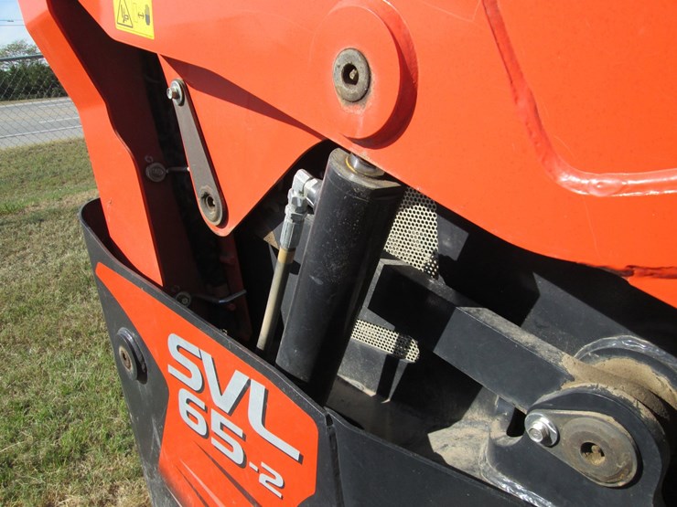 kubota-svl65-image-11