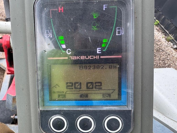 2017-takeuchi-tb230-image-27
