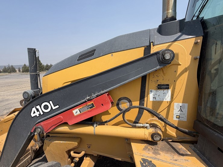 2016-deere-410l-image-64