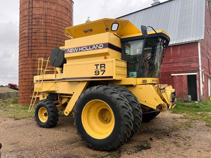 1995-new-holland-tr97-image-12