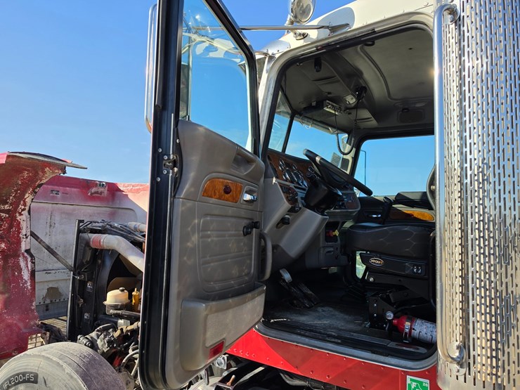 2006-peterbilt-378-image-50