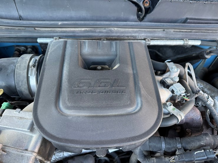 2013-chevrolet-3500-image-46