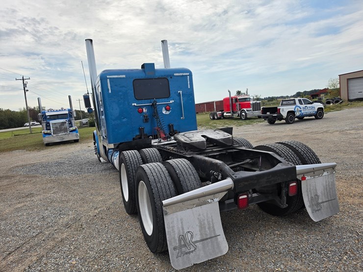 2005-peterbilt-379-image-13