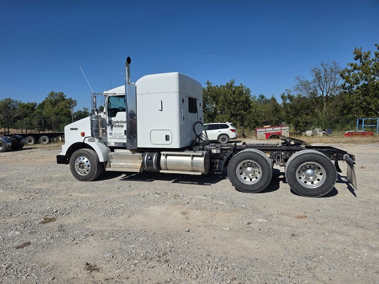 2018-kenworth-t800-image-10