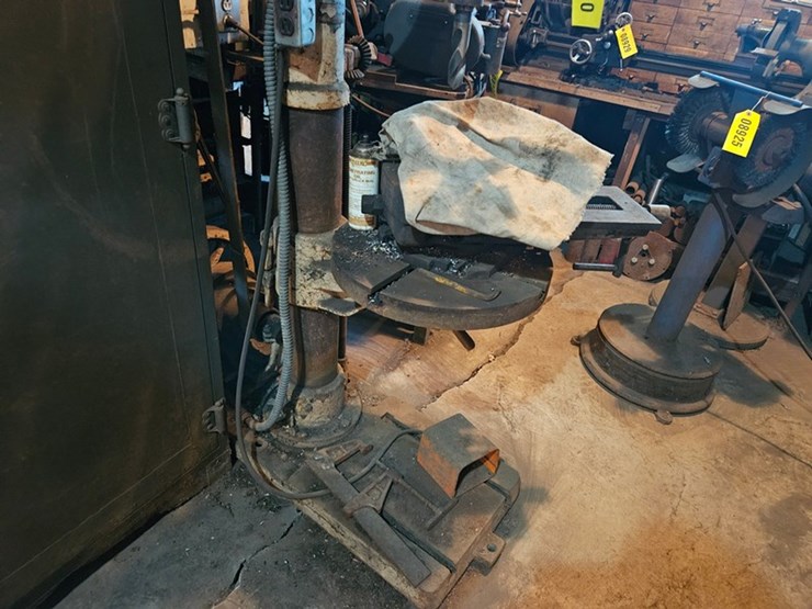 #8710-•-royersford-milling-machine-image-10