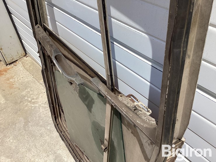 kenworth-driver-side-bottom-handle-latch-door-image-11