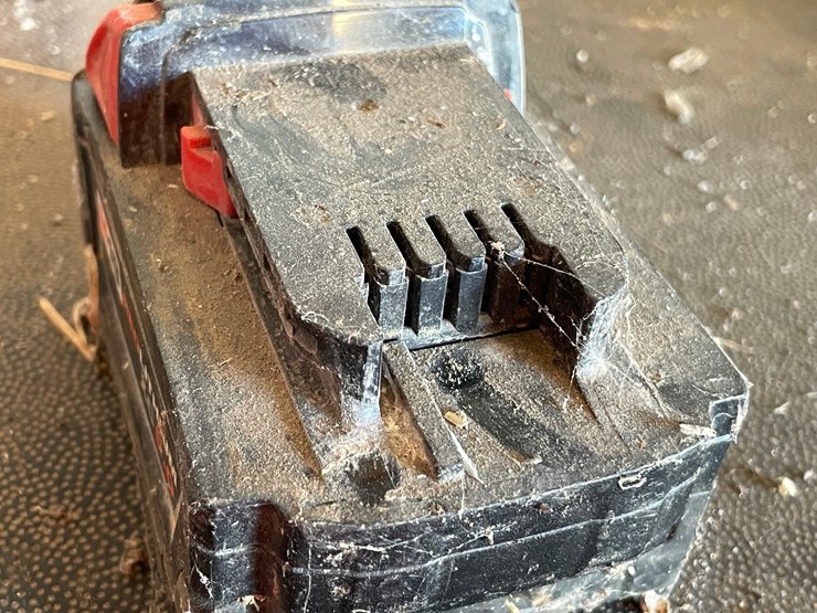 #5512-•-(3)-milwaukee-18v-batteries-and-charger-image-19