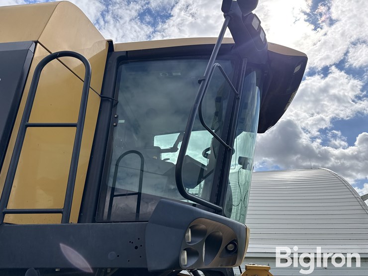 2004-caterpillar-lexion-570r-image-16