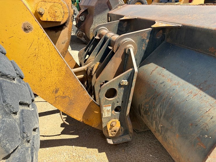#3650-•-2011-komatsu-w380-6-wheel-loader-image-22