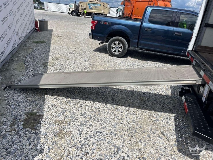 2019-ford-e350-image-14