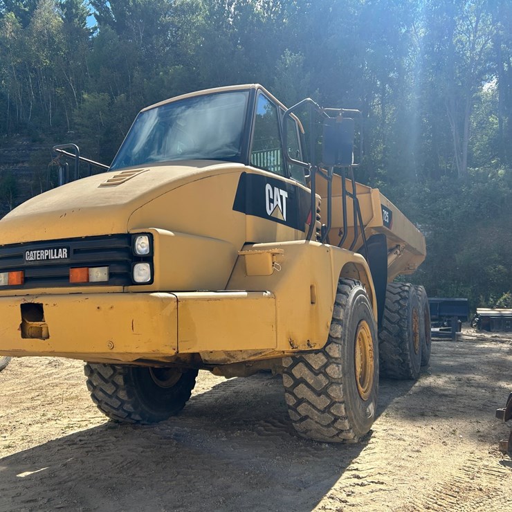 CATERPILLAR 725