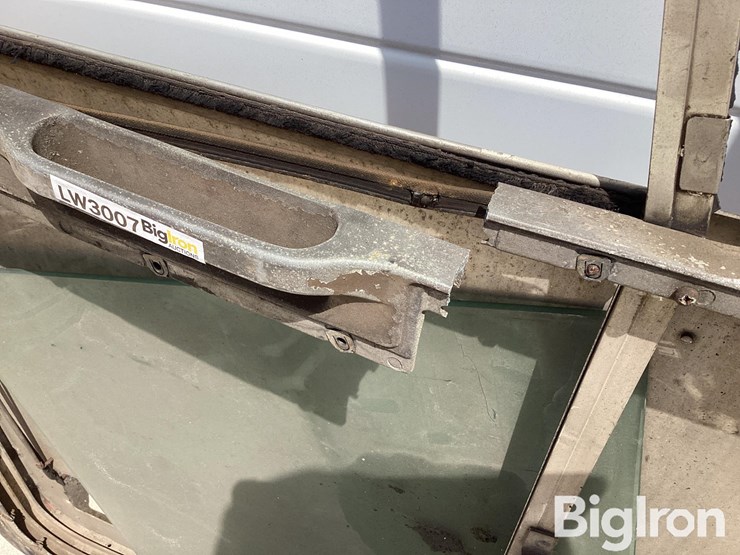 kenworth-driver-side-bottom-handle-latch-door-image-12