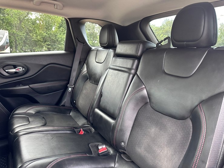 2019-jeep-cherokee-image-26