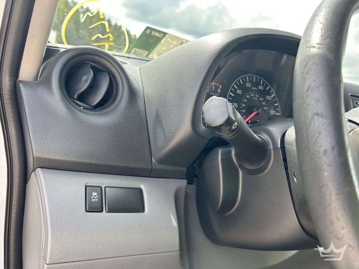 2014-nissan-nv200-image-18