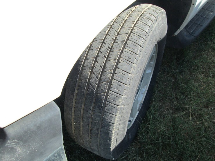 2004-chevrolet-tahoe-image-14