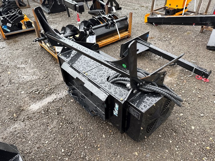 #6060-•-36"-dingo-drum-mulcher-image-2