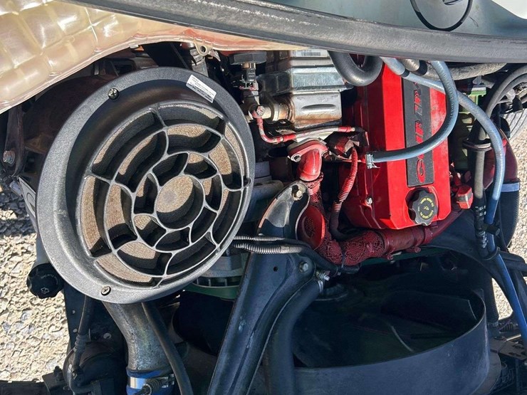 2016-freightliner-m2-106-image-8