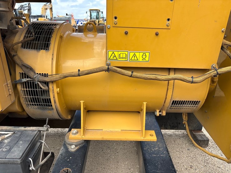 2007-caterpillar-225-kw-image-11