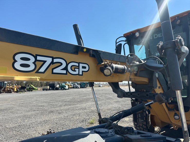 2013-deere-872gp-image-13