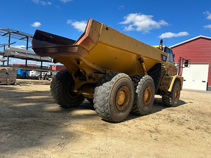 caterpillar-725-image-4