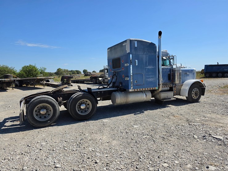 1997-peterbilt-379-image-22