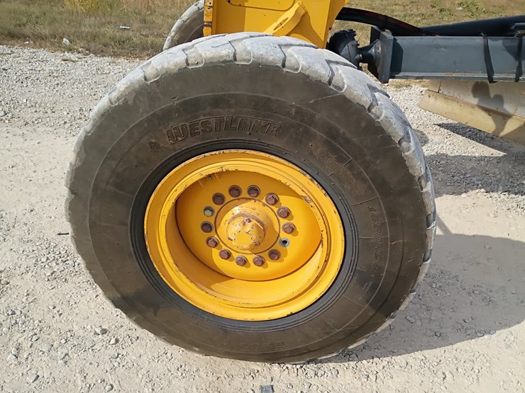 2008-deere-670d-image-90