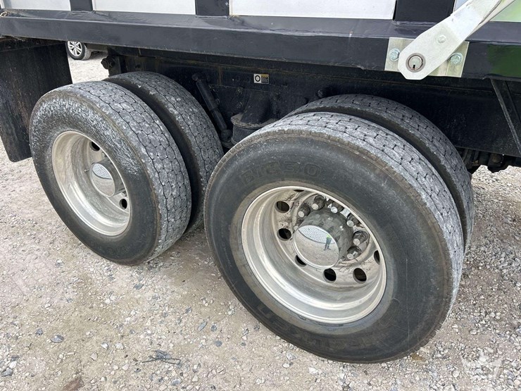 2022-kenworth-t880-image-48