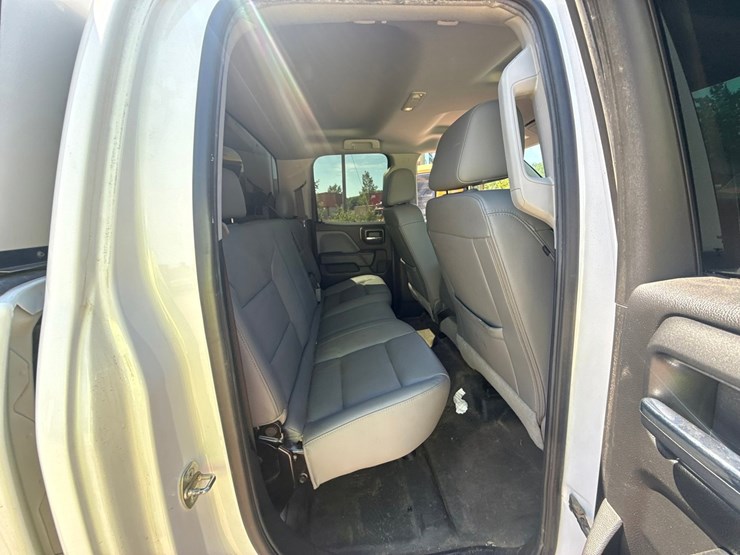 #1395-•-2019-chevrolet-silverado-4x4-pickup-truck-image-32