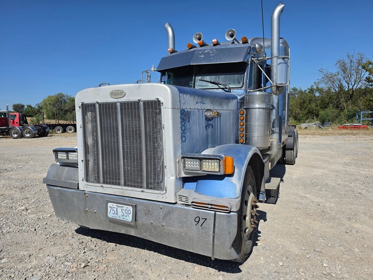 1997-peterbilt-379-image-1