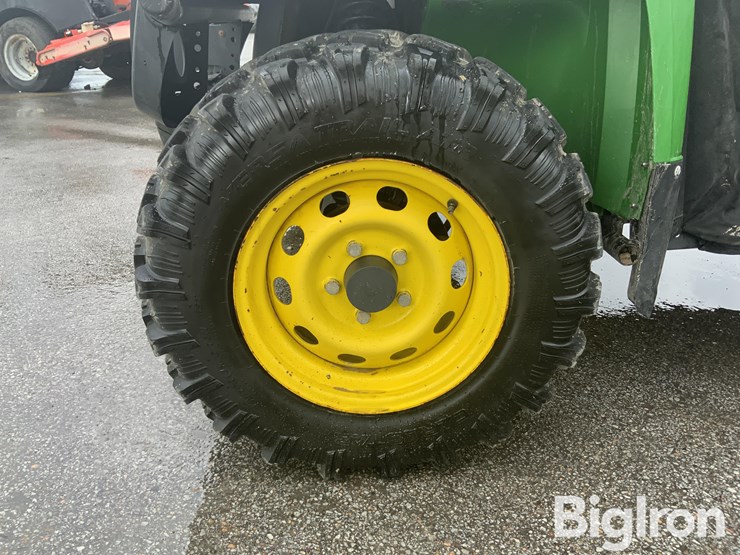 2022-john-deere-gator-image-18