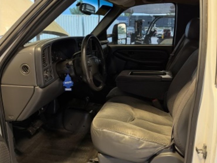 2003-chevrolet-silverado-p/u-image-25