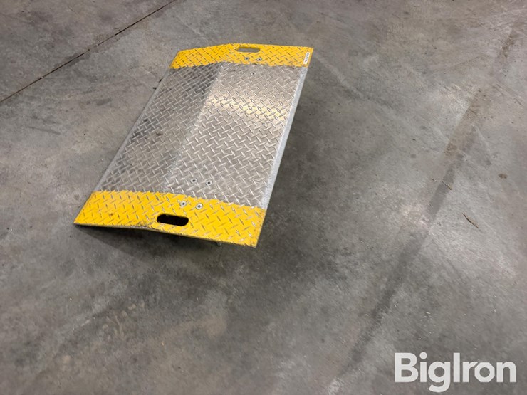 global-industries-forklift-ramp-image-8