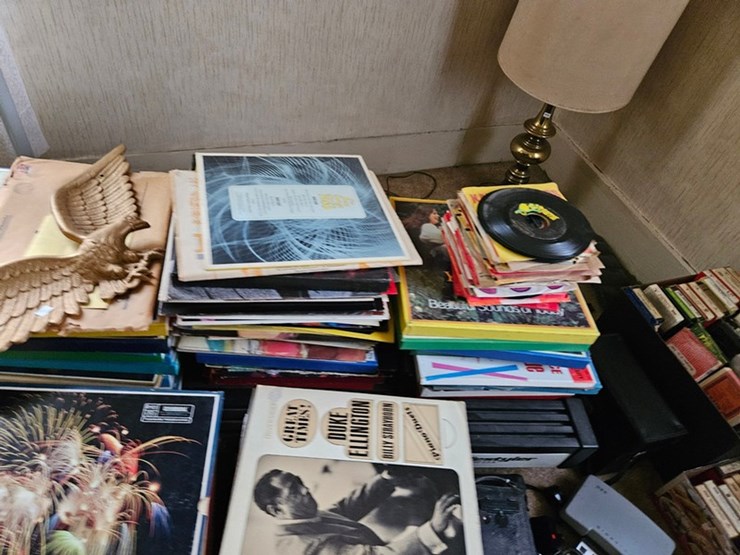 #8001-•-live-on-the-ground-house-hold-items-image-31