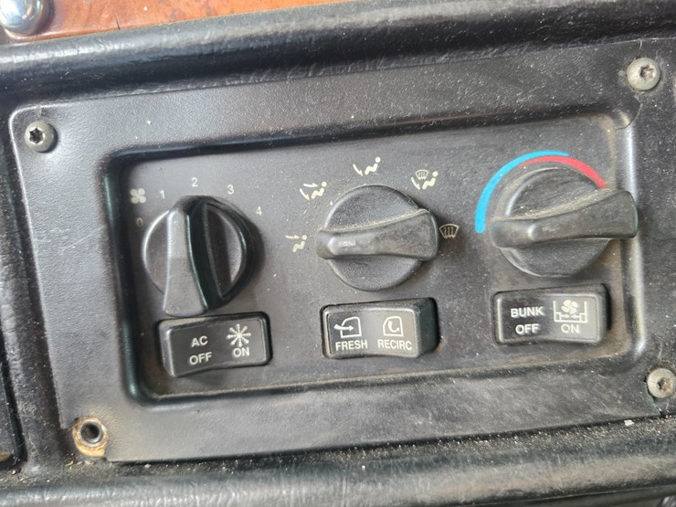 2006-peterbilt-379-image-53