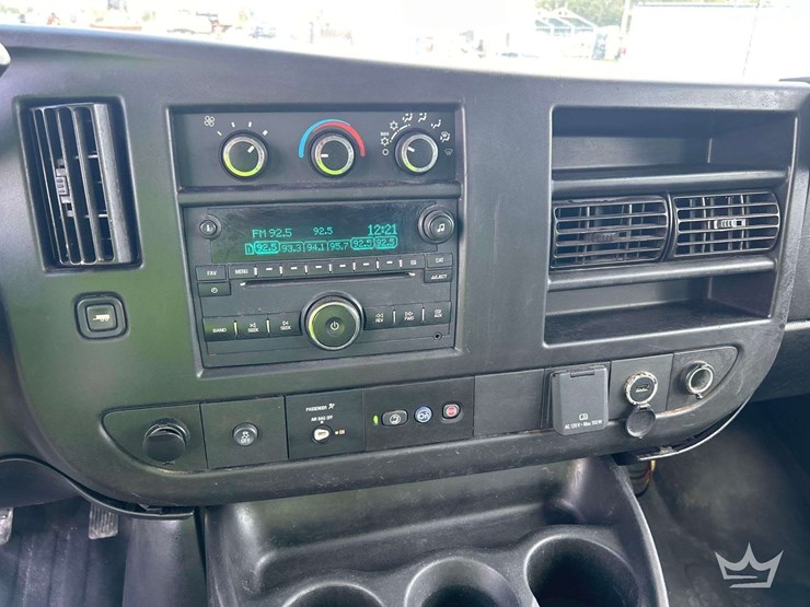 2020-chevrolet-express-2500-image-17