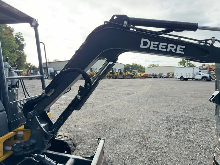 2020-deere-30g-image-11