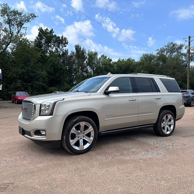 2017 GMC YUKON