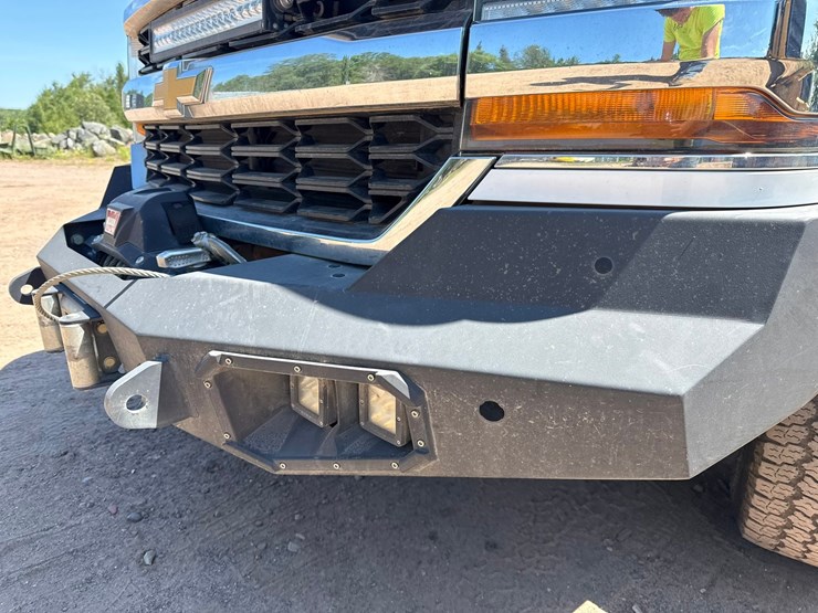 #1395-•-2019-chevrolet-silverado-4x4-pickup-truck-image-11