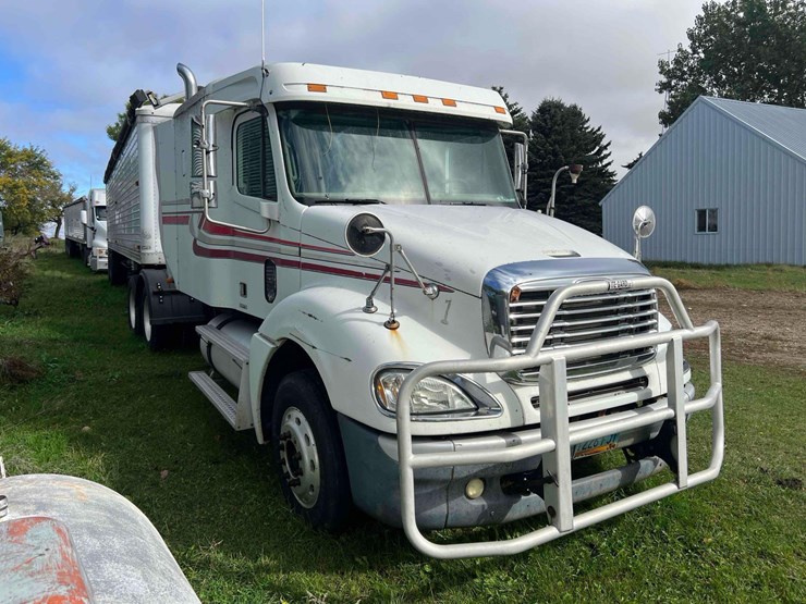 2002-freightliner-columbia-120-image-16
