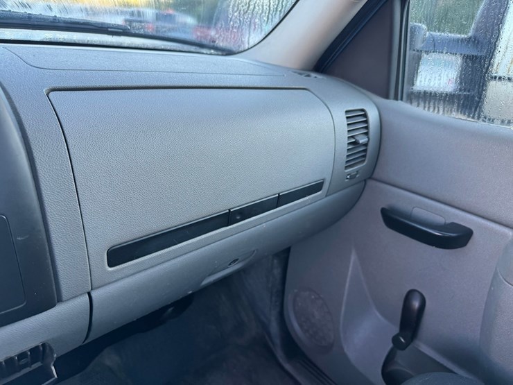 2013-chevrolet-3500-image-36