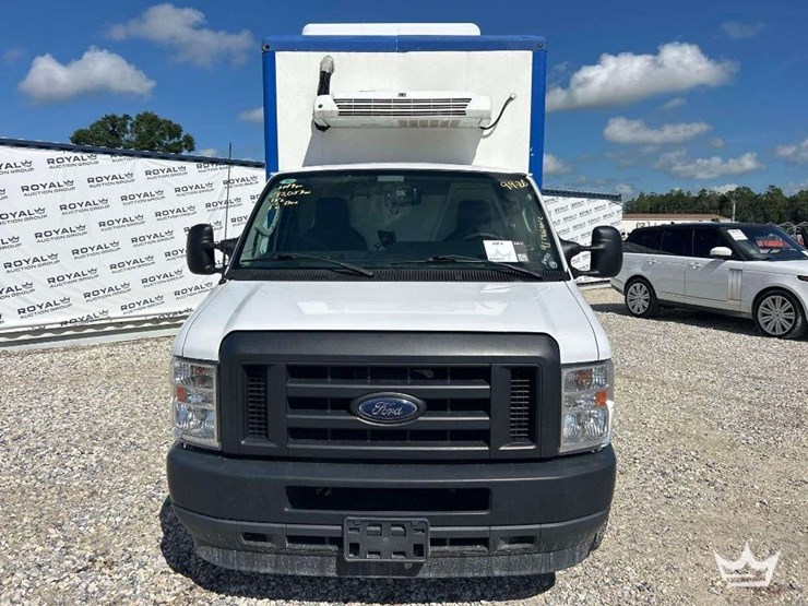 2023-ford-e350-image-35