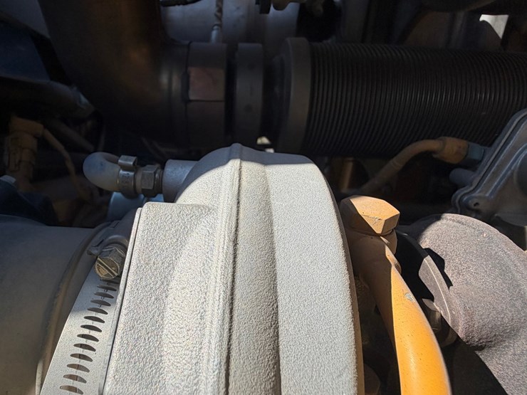 2017-deere-410l-image-61