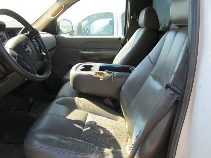 2009-gmc-2500hd-image-30