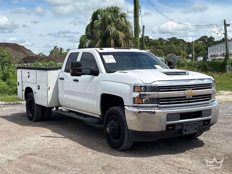 2018-chevrolet-silverado-3500-image-2