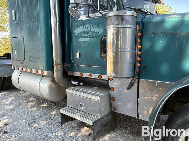 1995-peterbilt-379-image-16