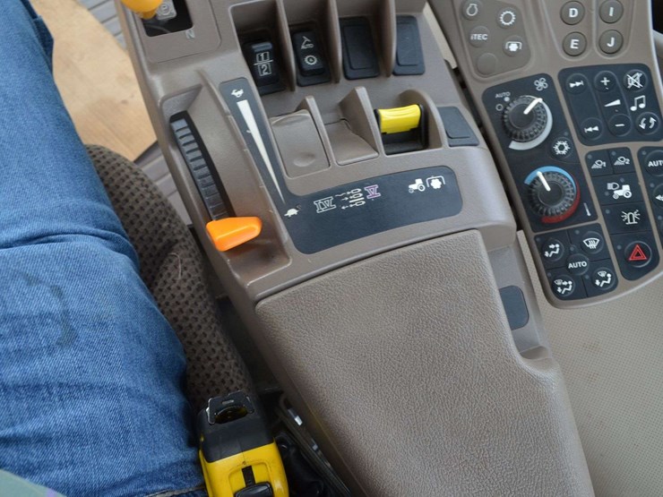 2011-john-deere-r-image-48