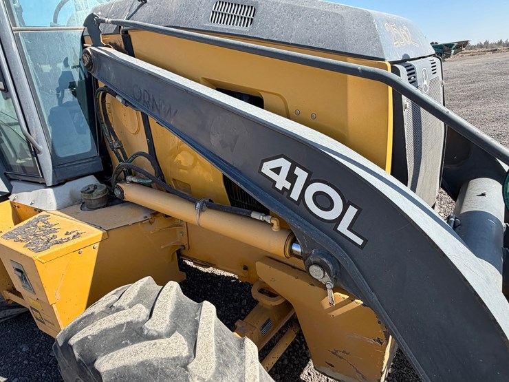 2017-deere-410l-image-11