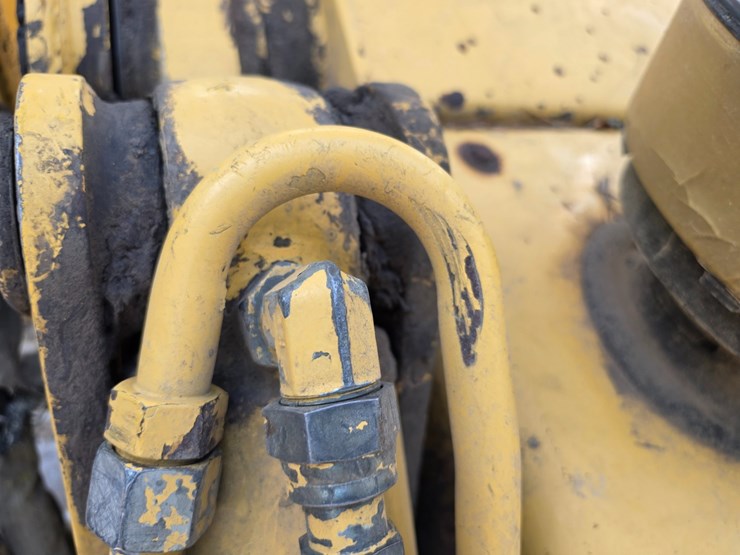 deere-555g-image-77
