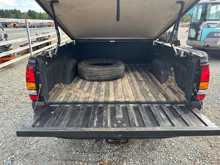 2005-gmc-sierra-2500-image-21